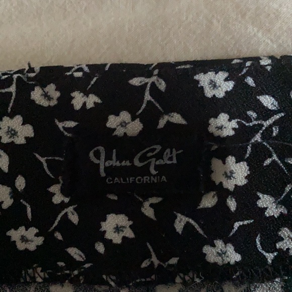 Brandy Melville skirt - Picture 2 of 4